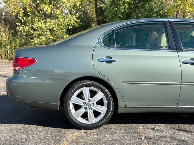 2005 Lexus ES 330 4dr Sedan - 22934287 - 16