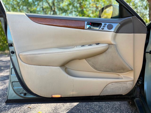 2005 Lexus ES 330 4dr Sedan - 22934287 - 17