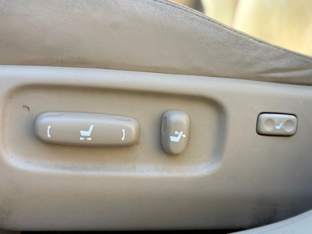 2005 Lexus ES 330 4dr Sedan - 22934287 - 18