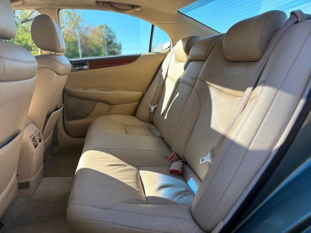 2005 Lexus ES 330 4dr Sedan - 22934287 - 20