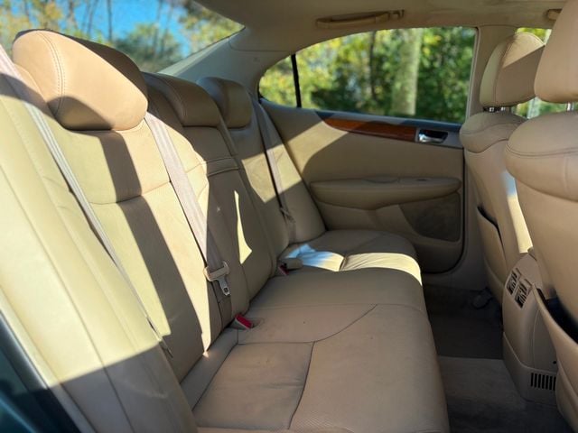 2005 Lexus ES 330 4dr Sedan - 22934287 - 21