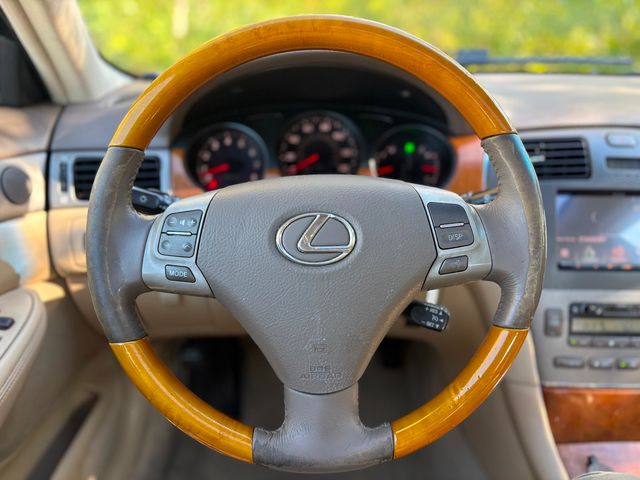 2005 Lexus ES 330 4dr Sedan - 22934287 - 23