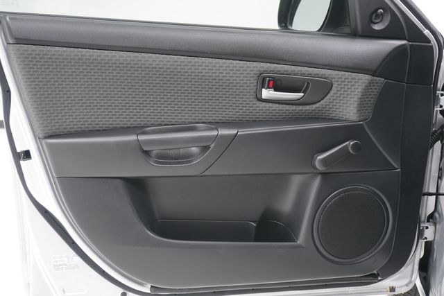 2005 Mazda Mazda3 4dr Sedan i Automatic - 22932243 - 11