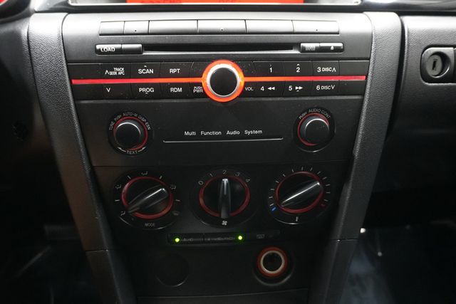 2005 Mazda Mazda3 4dr Sedan i Automatic - 22932243 - 16