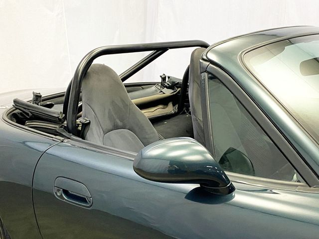 2005 Mazda MX-5 Miata 2dr Convertible Cloth 5-Speed Manual - 22897854 - 14