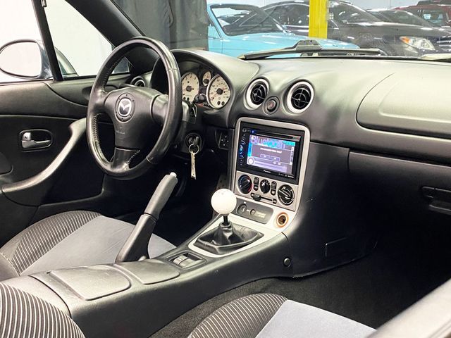 2005 Mazda MX-5 Miata 2dr Convertible Cloth 5-Speed Manual - 22897854 - 16