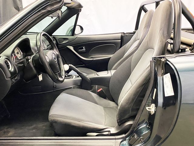 2005 Mazda MX-5 Miata 2dr Convertible Cloth 5-Speed Manual - 22897854 - 18