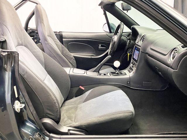 2005 Mazda MX-5 Miata 2dr Convertible Cloth 5-Speed Manual - 22897854 - 19