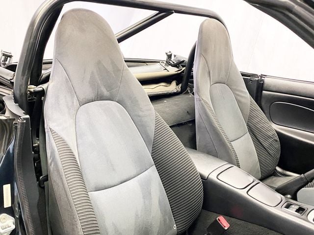 2005 Mazda MX-5 Miata 2dr Convertible Cloth 5-Speed Manual - 22897854 - 20