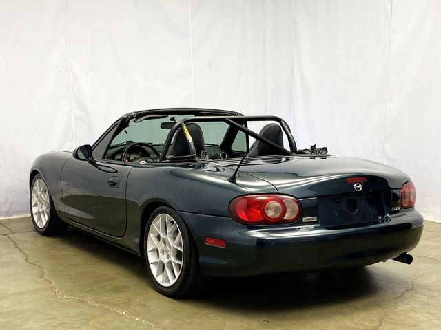 2005 Mazda MX-5 Miata 2dr Convertible Cloth 5-Speed Manual - 22897854 - 2