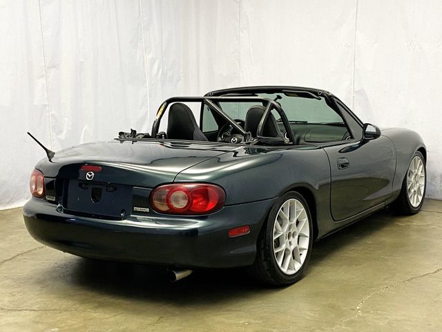2005 Mazda MX-5 Miata 2dr Convertible Cloth 5-Speed Manual - 22897854 - 3
