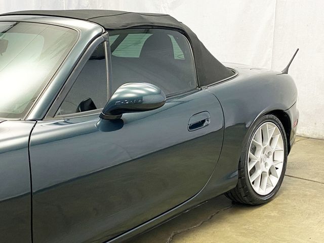 2005 Mazda MX-5 Miata 2dr Convertible Cloth 5-Speed Manual - 22897854 - 6