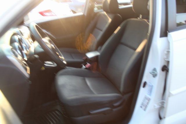 2005 Pontiac Vibe 4dr Hatchback - 22902857 - 14