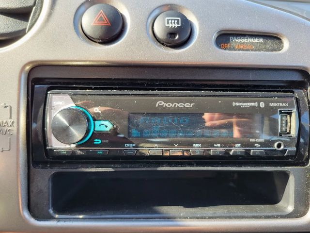 2005 Pontiac Vibe Sport Wagon 4D - 22939715 - 12