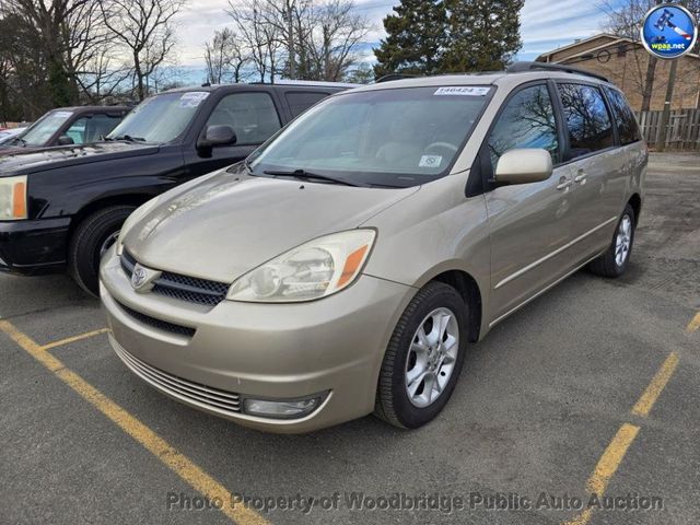 2005 Toyota Sienna XLE's photo