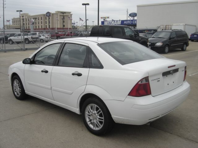 2006 Ford Focus ZX4 - 1723411 - 2