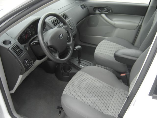 2006 Ford Focus ZX4 - 1723411 - 3