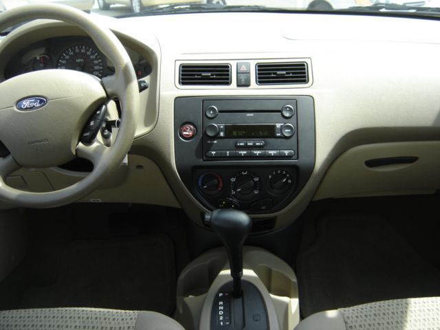 2006 Ford Focus ZX4 - 1723412 - 7