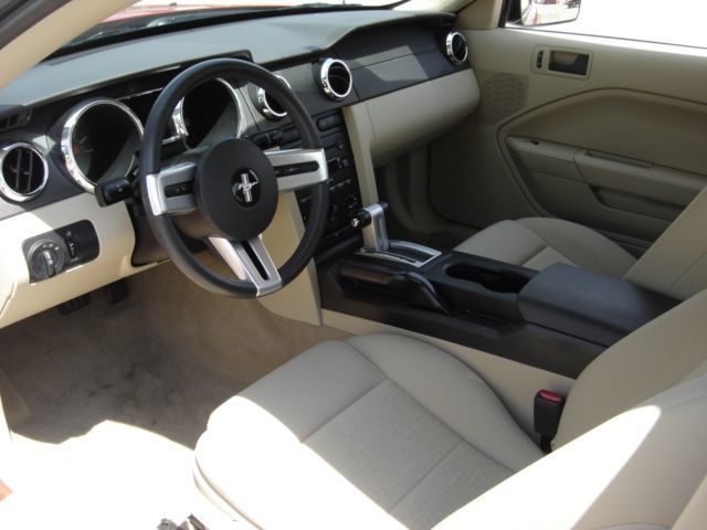 2006 Ford Mustang Base Trim - 1723403 - 4