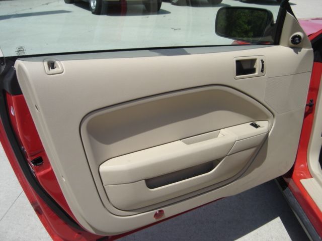 2006 Ford Mustang Base Trim - 1723403 - 5