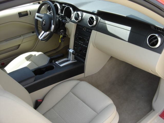2006 Ford Mustang Base Trim - 1723403 - 6