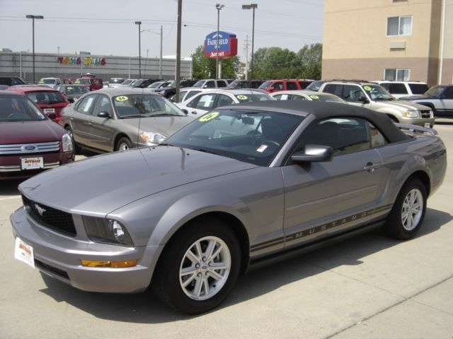 2006 Ford Mustang Base Trim - 1766064 - 0