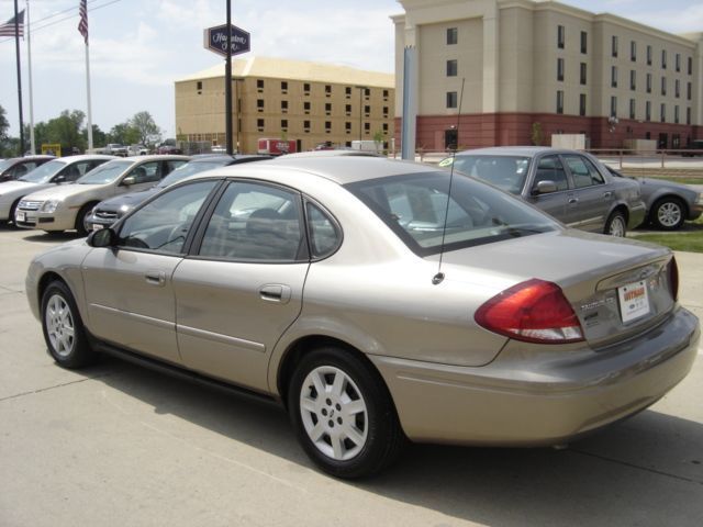 2006 Ford Taurus SE - 1766065 - 2