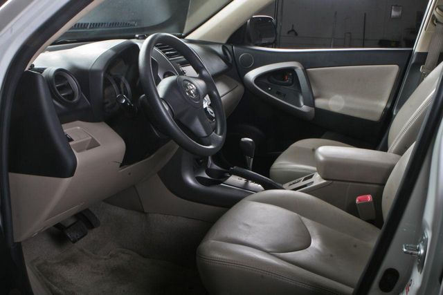 2006 Toyota RAV4 Base Trim - 11986530 - 32