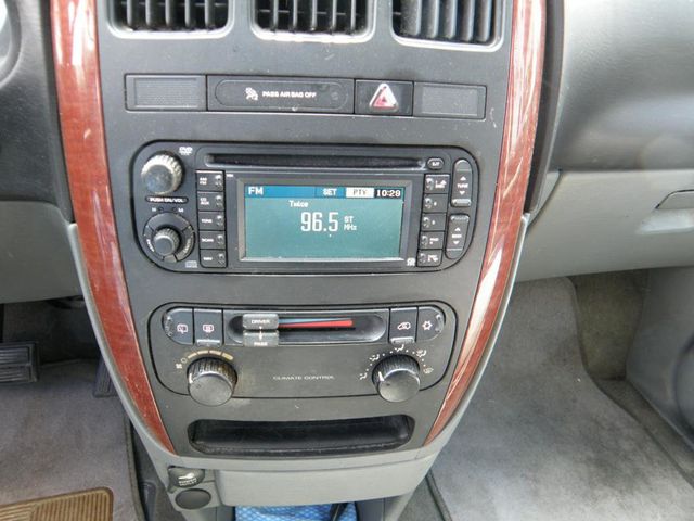 2007 Chrysler Town & Country SWB 4dr Wagon - 21847528 - 10