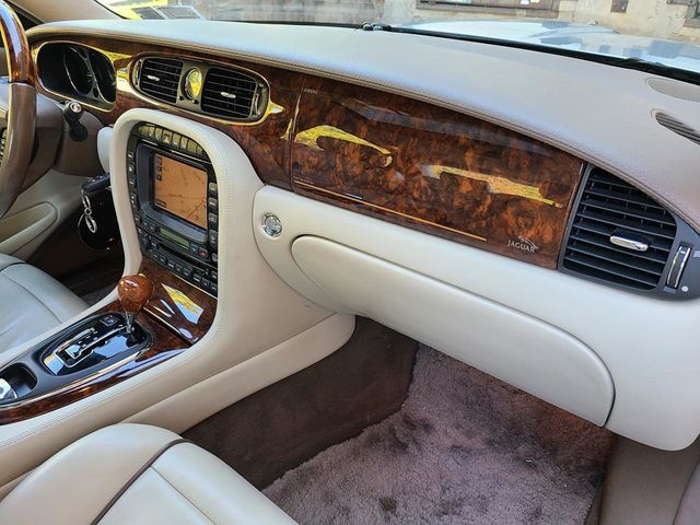 2007 Jaguar XJ 4dr Sedan Vanden Plas - 21663730 - 16