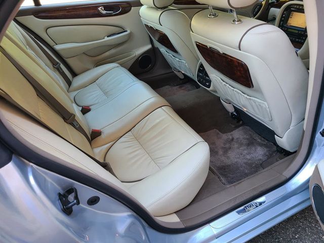 2007 Jaguar XJ 4dr Sedan Vanden Plas - 21663730 - 25