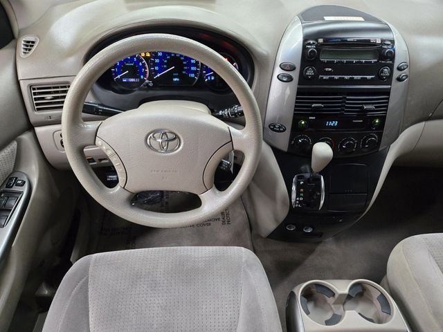 2007 Toyota Sienna LE - 22933245 - 10