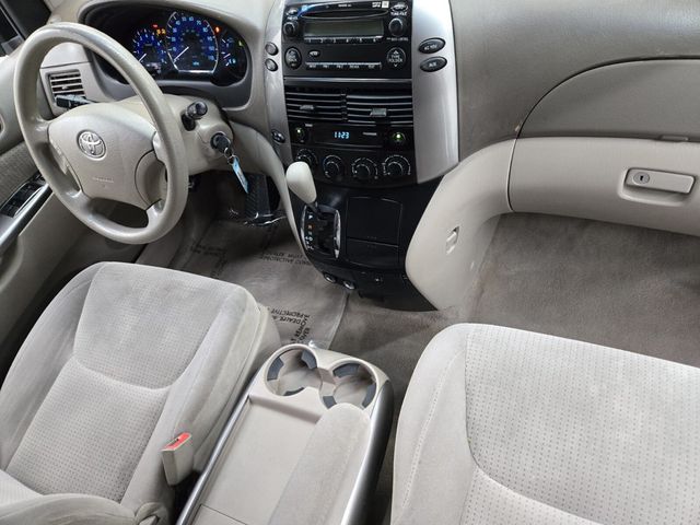 2007 Toyota Sienna LE - 22933245 - 13