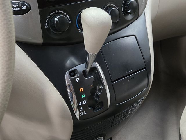 2007 Toyota Sienna LE - 22933245 - 18