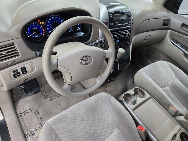 2007 Toyota Sienna LE - 22933245 - 7