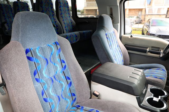 2008 Ford Super Duty F-550 DRW 28 Passenger Shuttle - 22902435 - 16