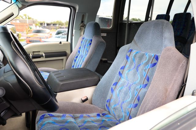 2008 Ford Super Duty F-550 DRW 28 Passenger Shuttle - 22902435 - 4