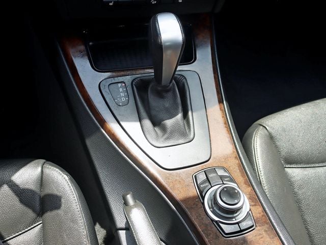 2009 BMW 3 Series 335i xDrive - 22847834 - 18