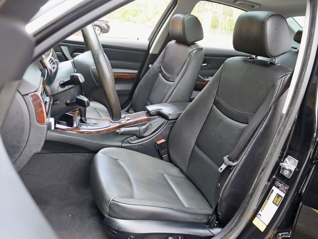 2009 BMW 3 Series 335i xDrive - 22847834 - 19