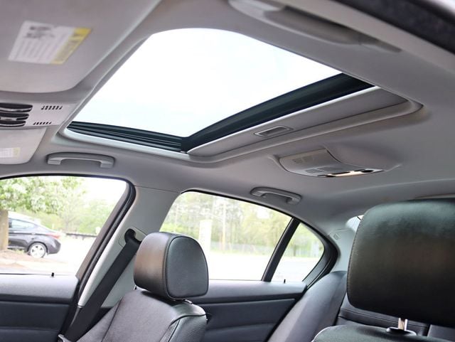 2009 BMW 3 Series 335i xDrive - 22847834 - 23