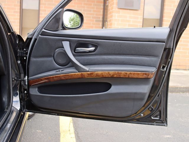 2009 BMW 3 Series 335i xDrive - 22847834 - 25