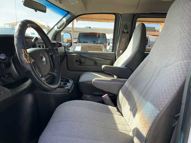 2009 Chevrolet Express Passenger RWD 3500 155" 15 Passenger - 22940195 - 28