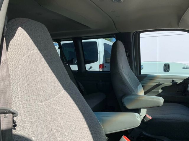 2009 Chevrolet Express Passenger RWD 3500 155" 15 Passenger - 22940195 - 32