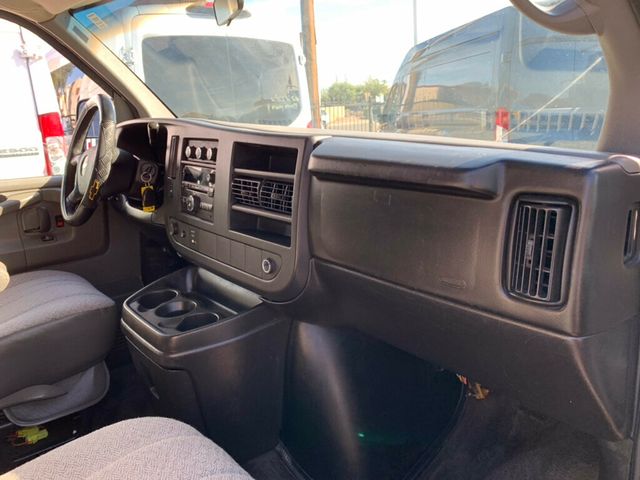 2009 Chevrolet Express Passenger RWD 3500 155" 15 Passenger - 22940195 - 33