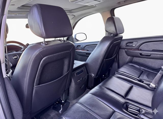 2009 Chevrolet Suburban LT 4x4 4dr SUV w/2LT - 22939816 - 10