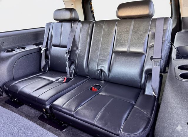 2009 Chevrolet Suburban LT 4x4 4dr SUV w/2LT - 22939816 - 12