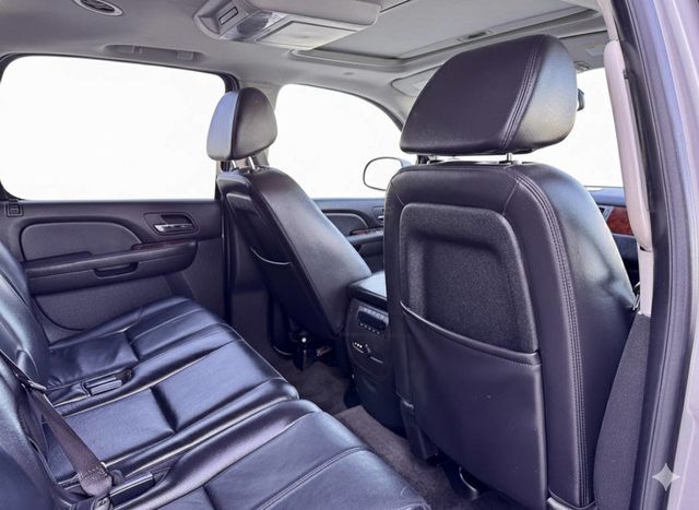 2009 Chevrolet Suburban LT 4x4 4dr SUV w/2LT - 22939816 - 15