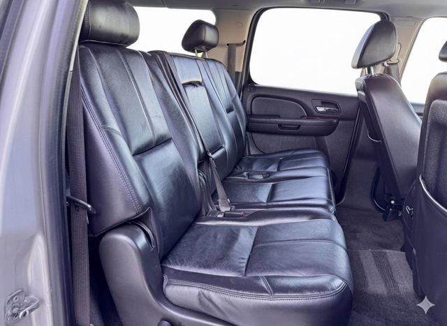 2009 Chevrolet Suburban LT 4x4 4dr SUV w/2LT - 22939816 - 16