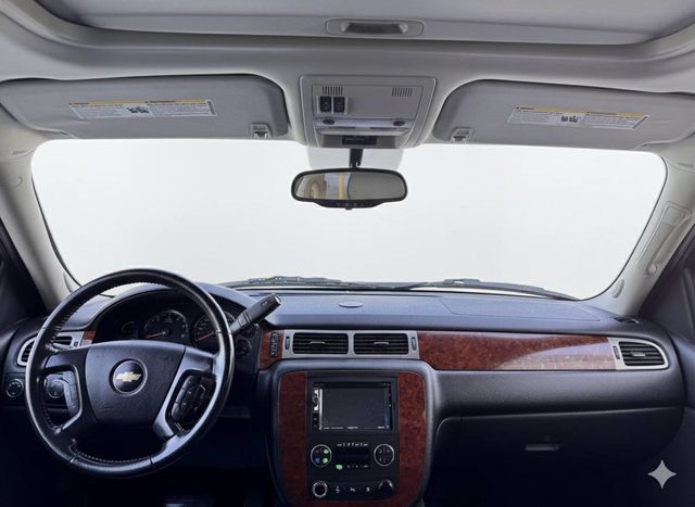 2009 Chevrolet Suburban LT 4x4 4dr SUV w/2LT - 22939816 - 18