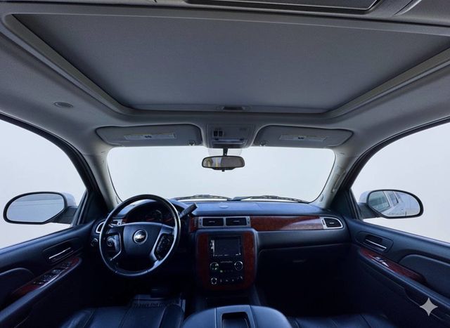 2009 Chevrolet Suburban LT 4x4 4dr SUV w/2LT - 22939816 - 19